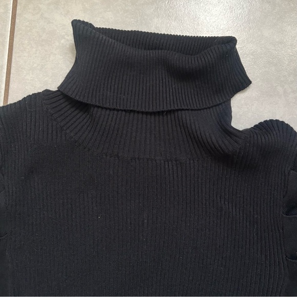 Anthropologie Cecilia Puff Sleeve
Ribbed Turtleneck black Size Medium - Picture 4 of 10